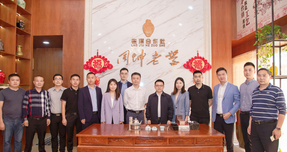 绵阳市政府驻深圳投资促进中心•深圳市绵阳商会座谈交流会暨绵商返乡双创产业园招商在卡酷尚举行，会上卡酷尚集团董事长郭晓林、深圳市绵阳商会会长与绵阳招商领导、深圳市绵阳商会领导为家乡发展积极建言献策