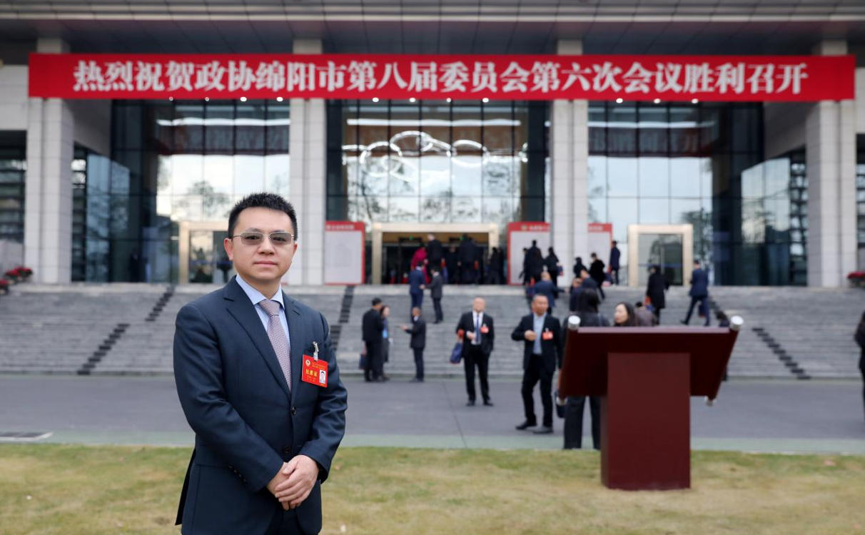 绵商联董事长郭晓林出席2026年绵阳两会 共话发展献良策